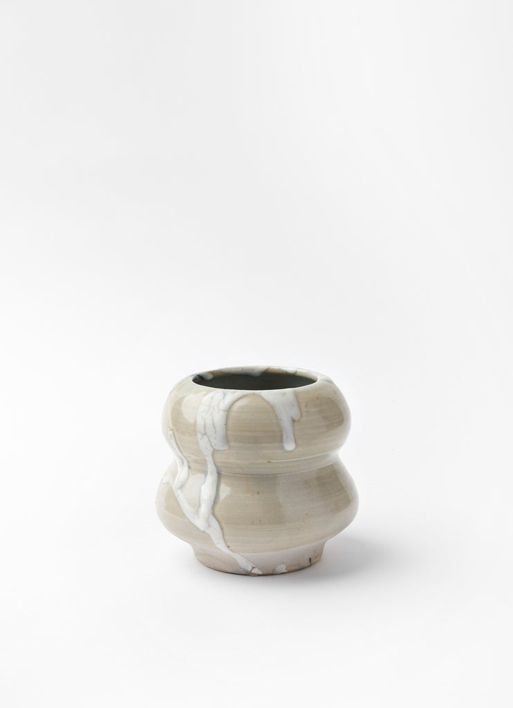 Round Curvy Vase  • Chun & Satin White